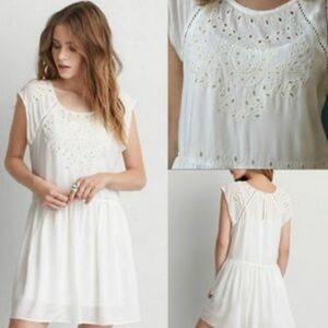 AMERICAN EAGLE OUTFITTERS Off‎ White Ivory Eyelet Babydoll Mini Dress size M